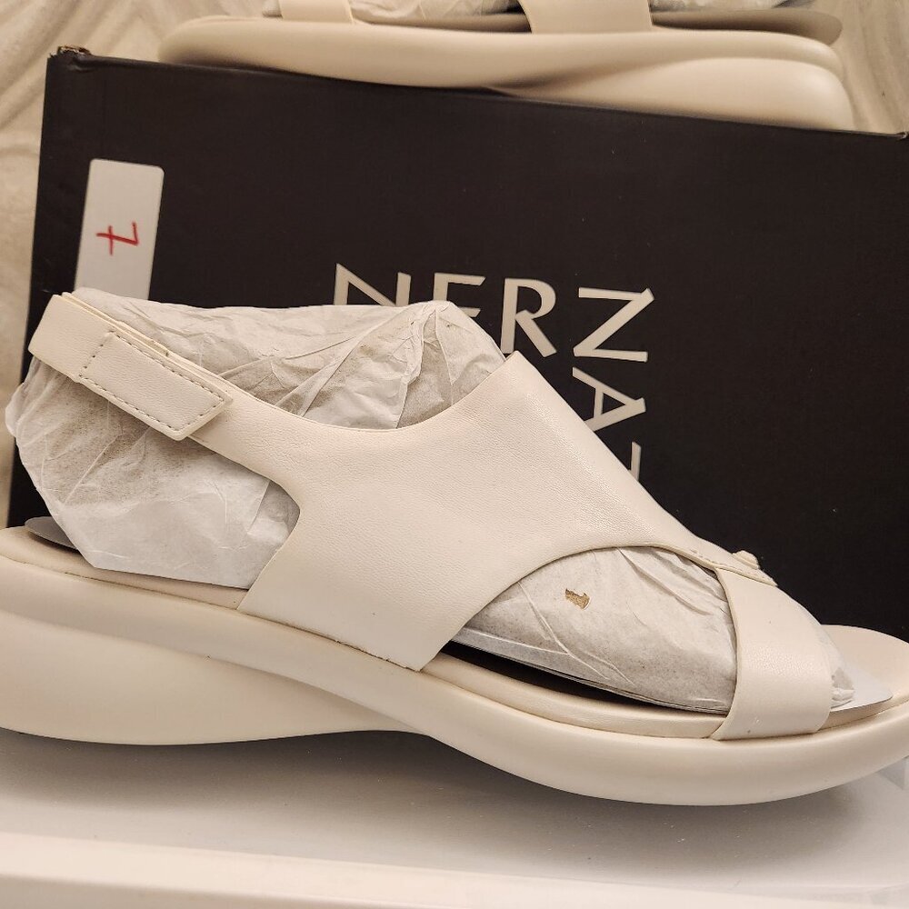 Naturalizer Warm White "Lillian" Sandals. NIB. Size 10 Wide